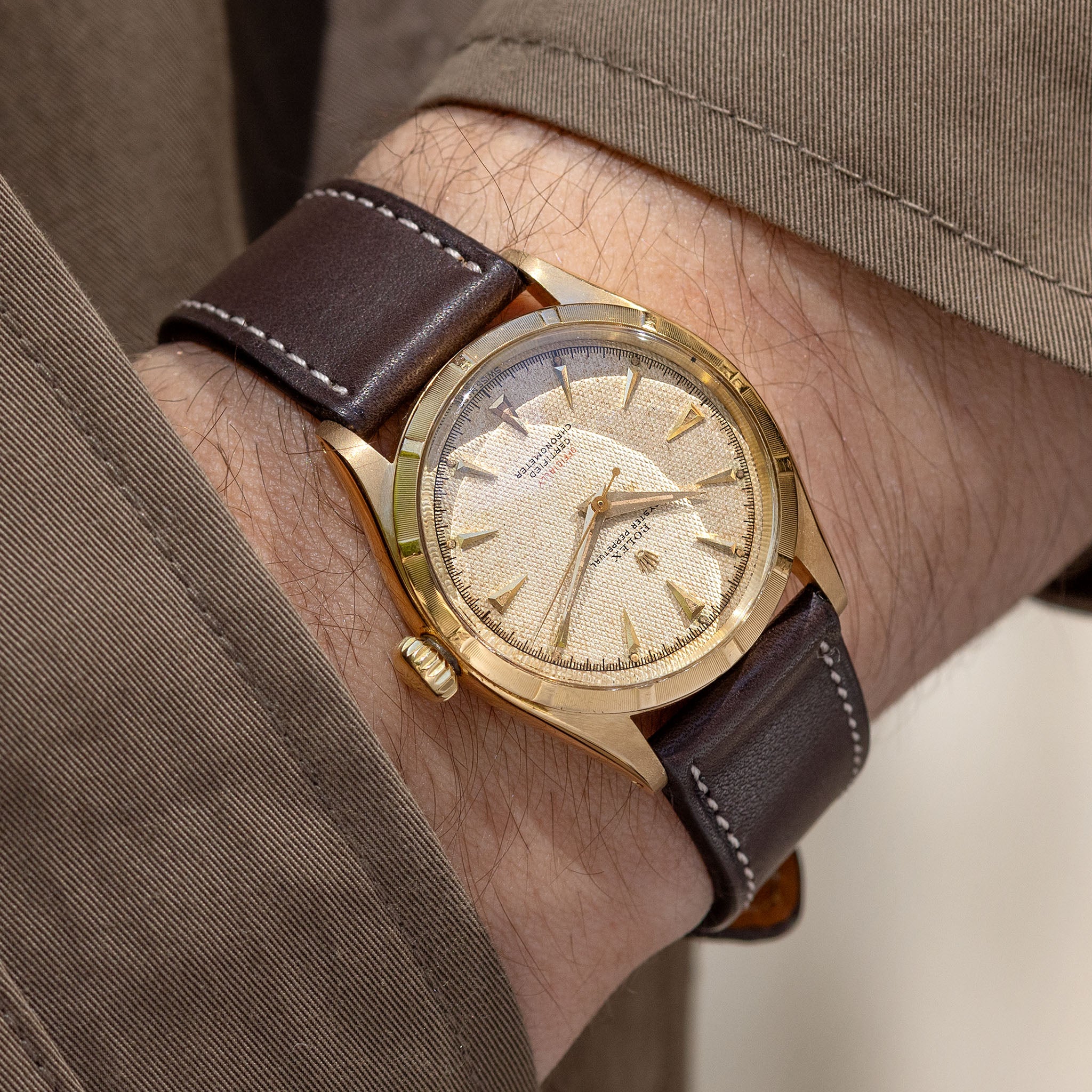 Rolex Oyster-Perpetual 6285 with Honeycomb Red Writing Dial in 18K Yellow Gold and Original Warranty Papers