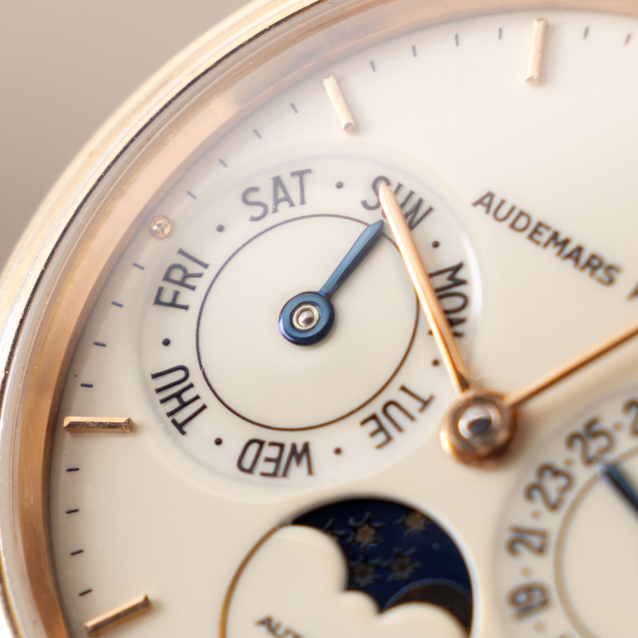 Audemars Piguet Day-Date Moonphase ref. 25589OR in 18k Rose Gold Porcelain Cream Dial with original warranty Paper