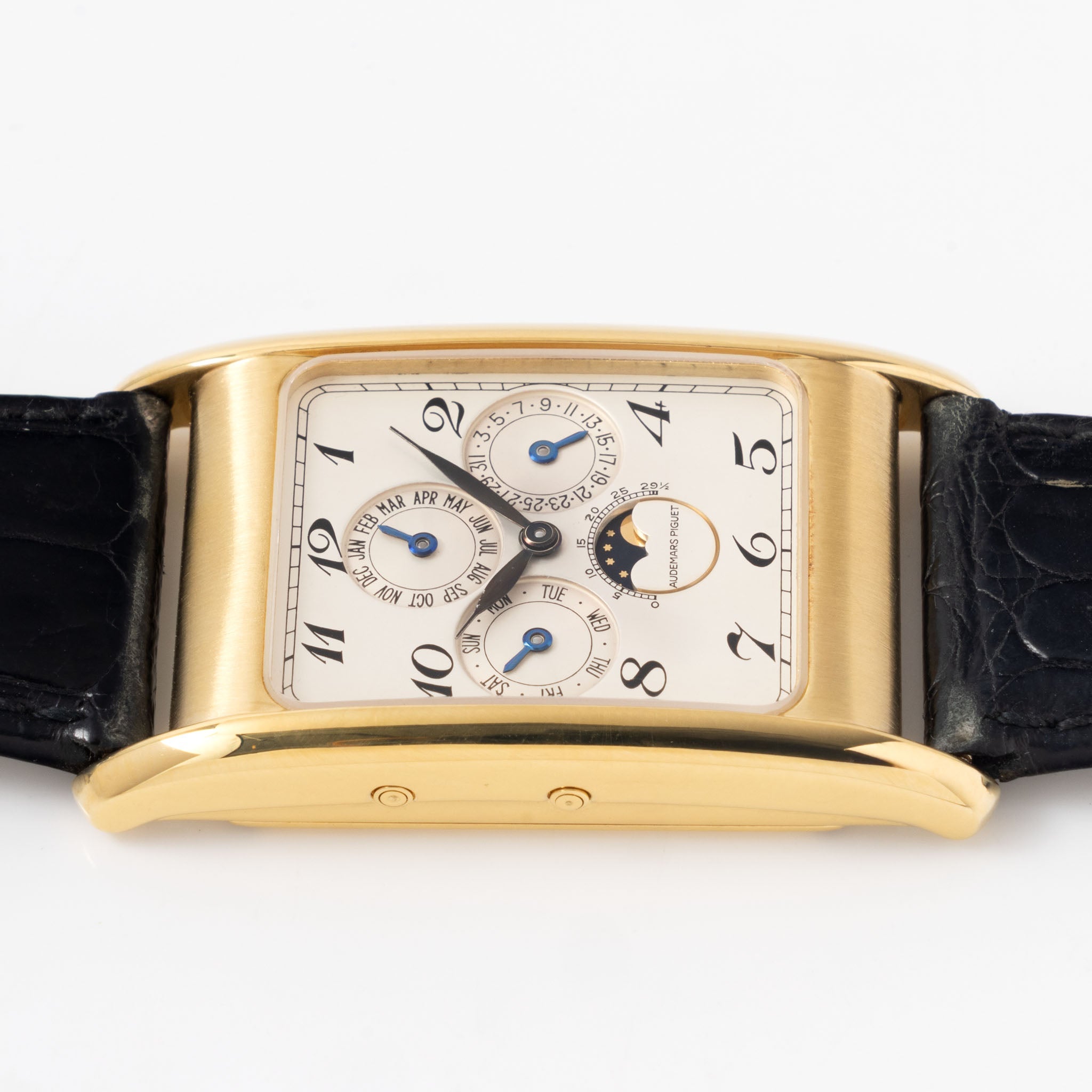 Audemars Piguet Quantième Perpetual Edward Piguet Cream Dial in 18k yellow gold ref. 25682BA