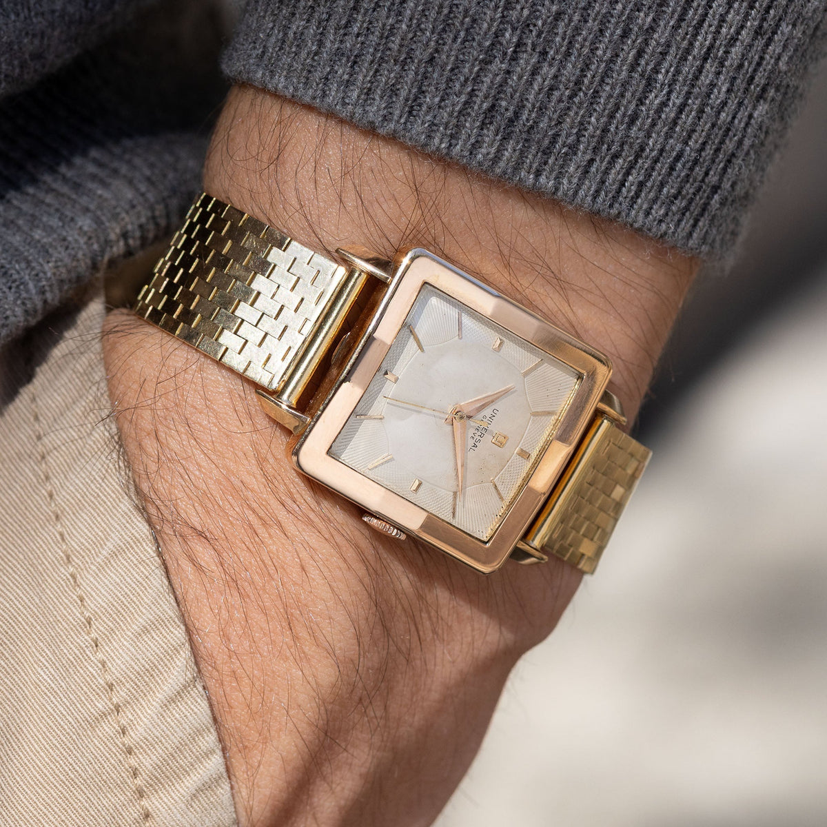 Universal Genève “Cioccolatone“ 18k Rose Gold Oversized Dress-watch with unique Guilloché Dial on Brick Style Bracelet ref. 10228 2