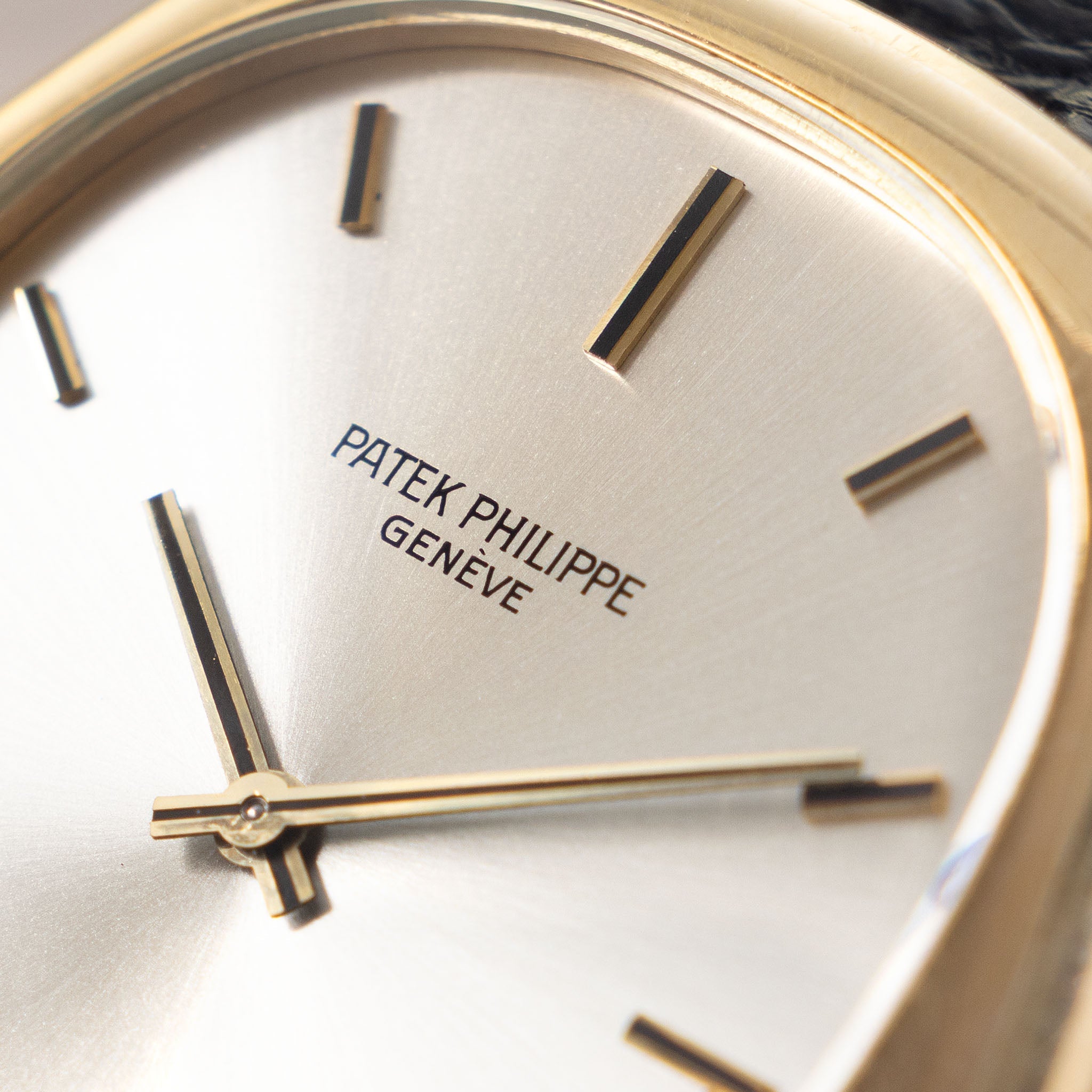 Patek Phillipe Ellipse “Manta Ray“ Yellow Gold ref. 3858J Champagne dial
