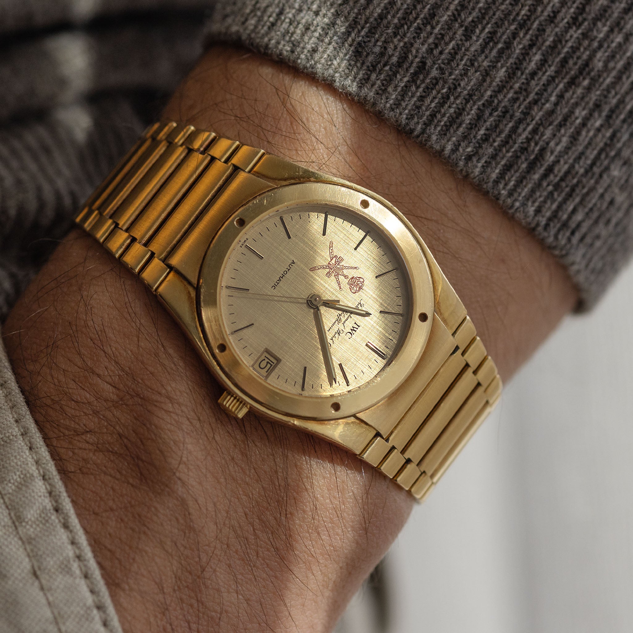 IWC Ingenieur SL Linen Khanjar Dial from original owner family with Box, Booklets , original certificate of origin and Provenance ref 9227 in 18 k yellow gold