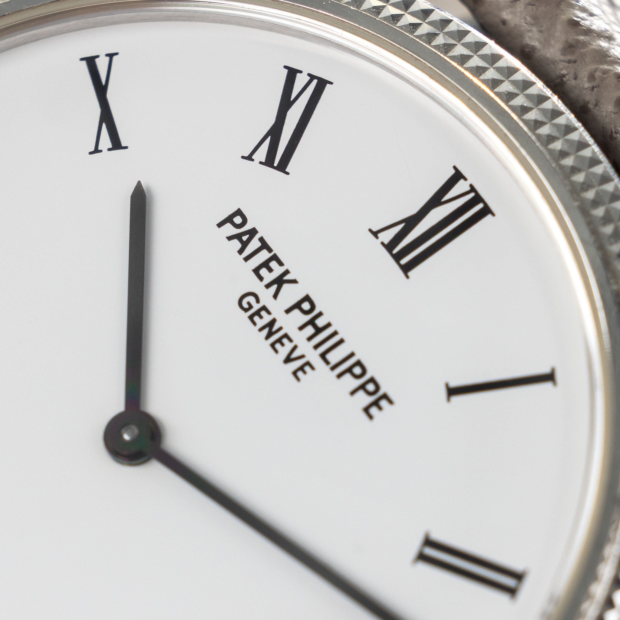 Patek Philippe Calatrava 18k White Gold Clous de Paris ref. 5120G