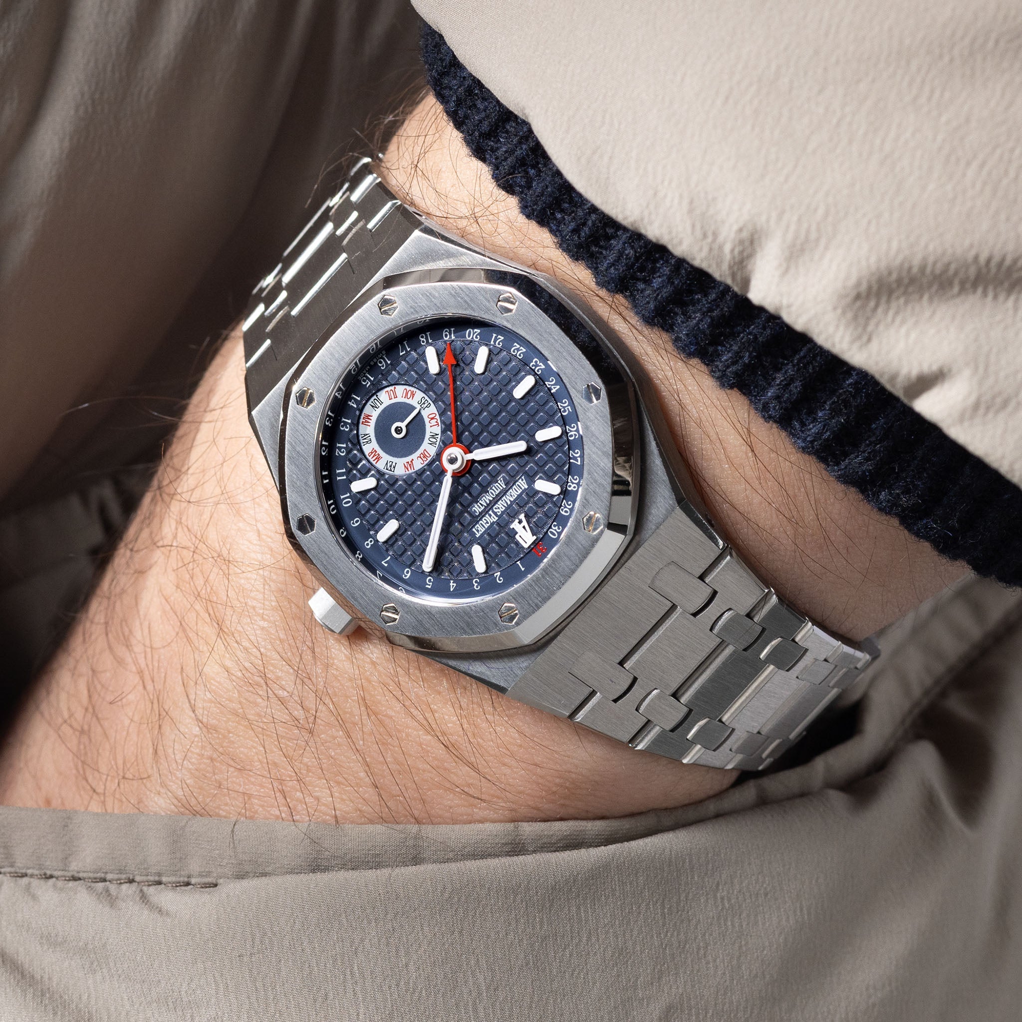 Audemars Piguet Royal-Oak Annual Calendar Blue Dial with AP service Invoice ref. 25920ST