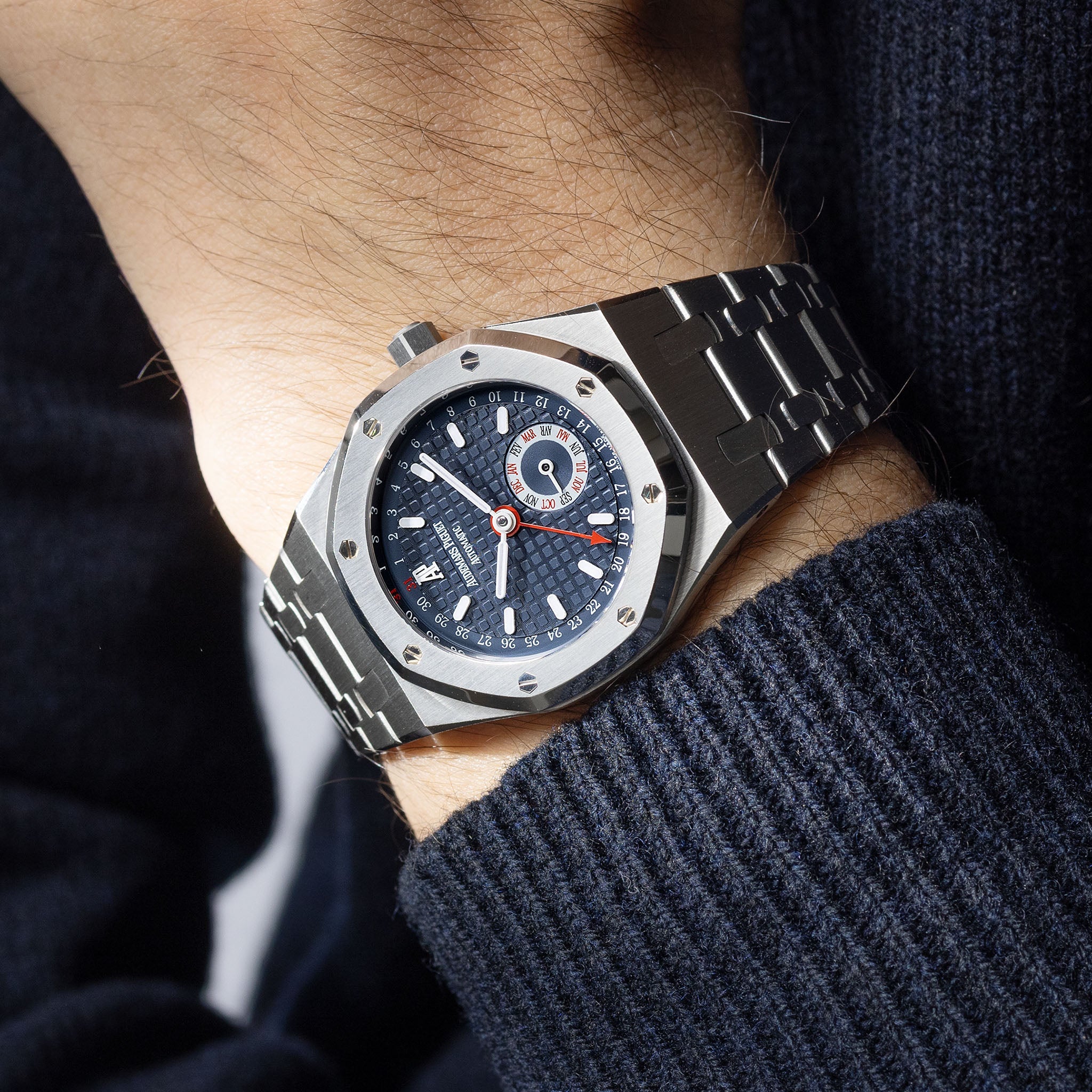 Audemars Piguet Royal-Oak Annual Calendar Blue Dial with AP service Invoice ref. 25920ST