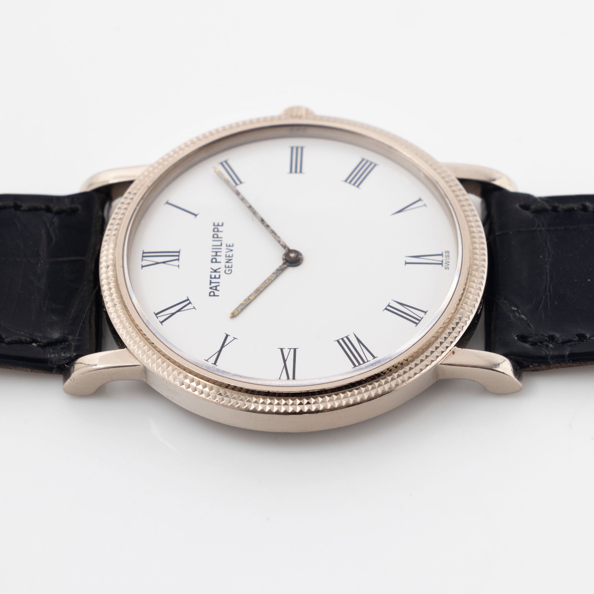 Patek Philippe Calatrava 3520G Clous de Paris in 18k White gold Porcelain Dial with Original Certificate of Origin