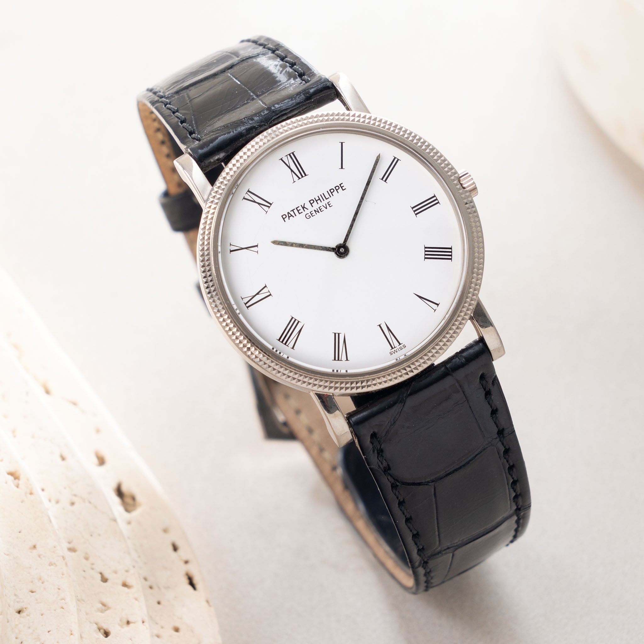 Patek Philippe Calatrava 3520G Clous de Paris in 18k White gold Porcelain Dial with Original Certificate of Origin