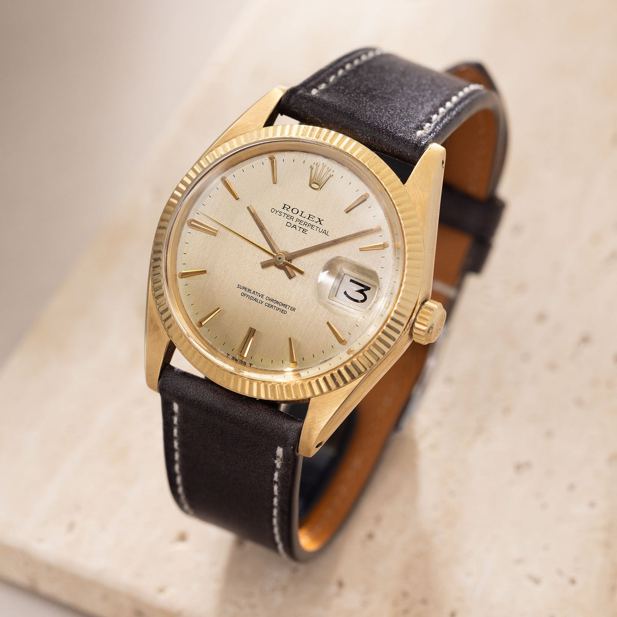 Rolex Oyster Perpetual Date 1503 in 18k Yellow Gold Vertical Brushed Champagne Dial