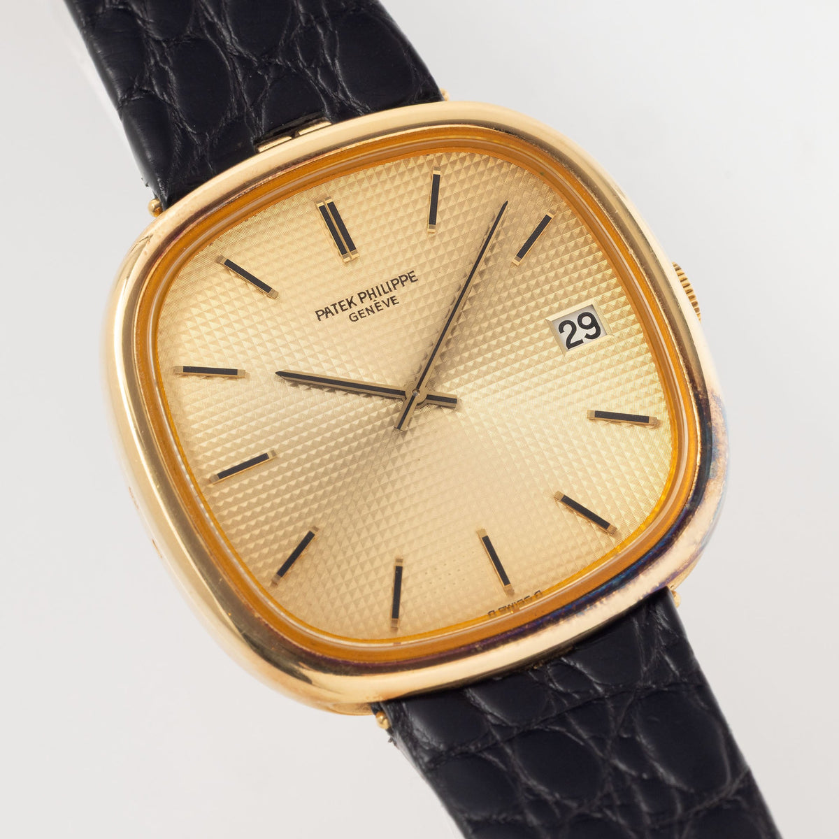 Patek Philippe Golden Ellipse Ref. 3604 TV Screen in 18k yellow Gold Champagne Clous de Paris Dial with Original Papers
