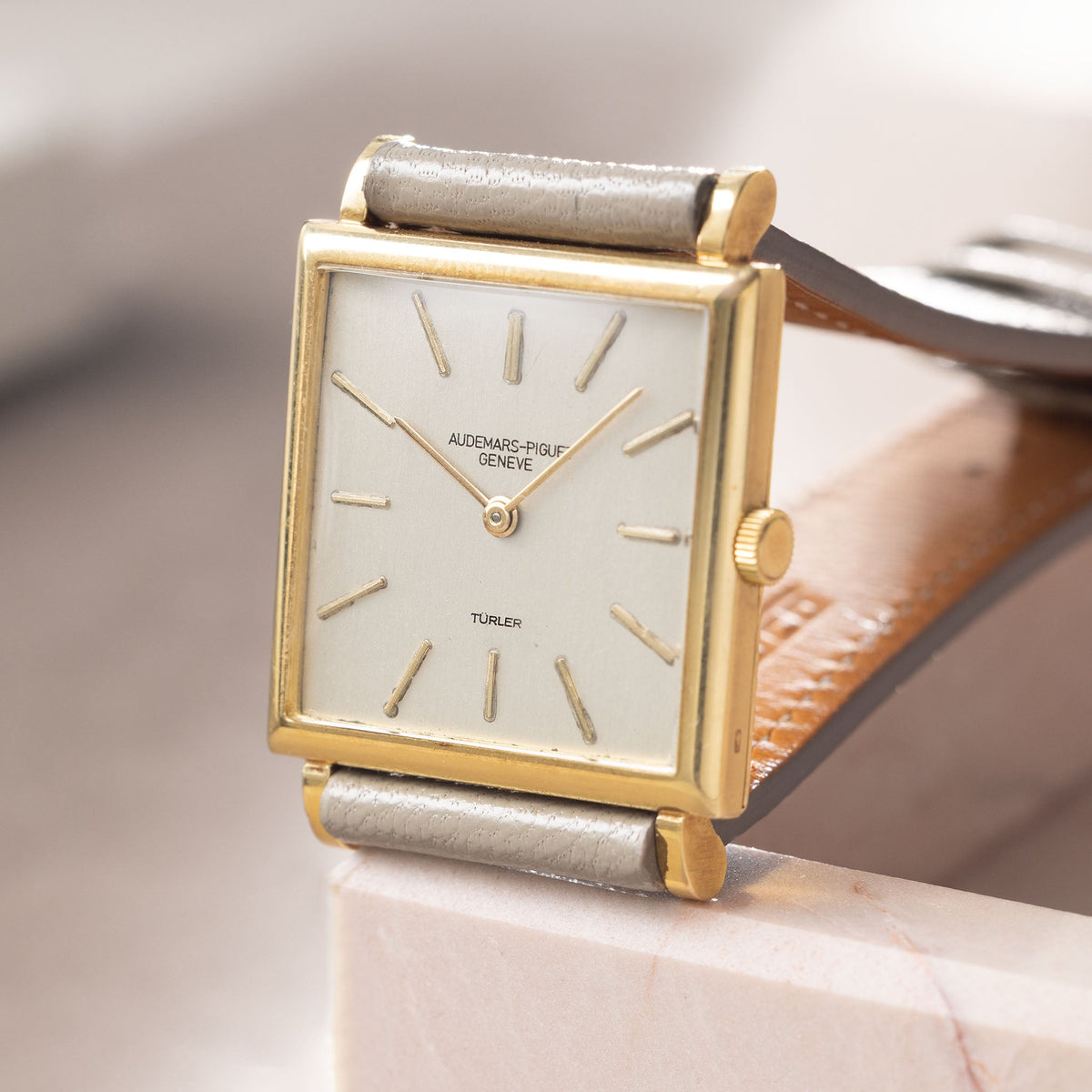 Audemars Piguet Squared Dresswatch in 18k Yellow Gold Double Signed Türler