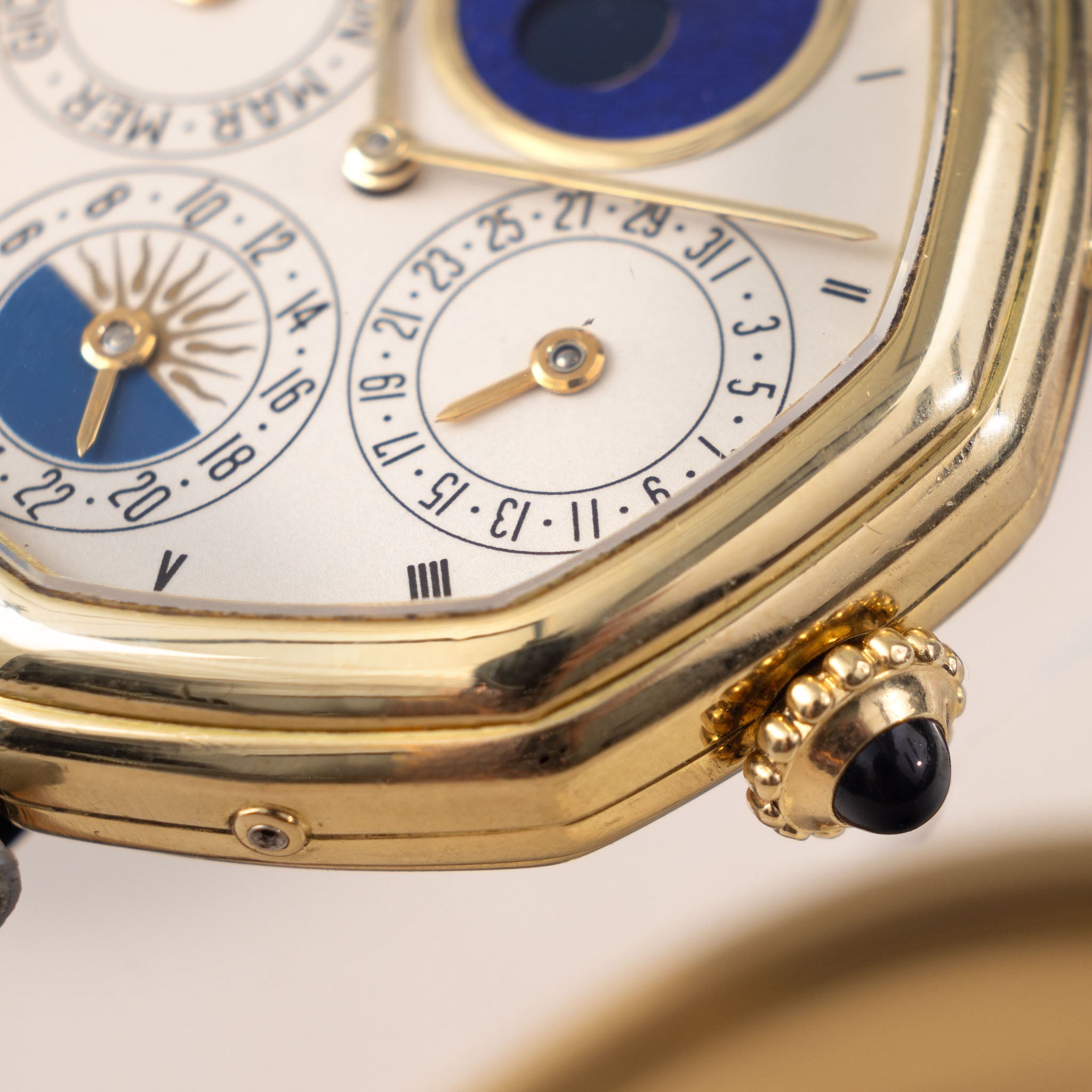 Gerald Genta “Succes“ Day Date Moon-Phase Cream Dial in 18 k yellow gold ref G2747 43