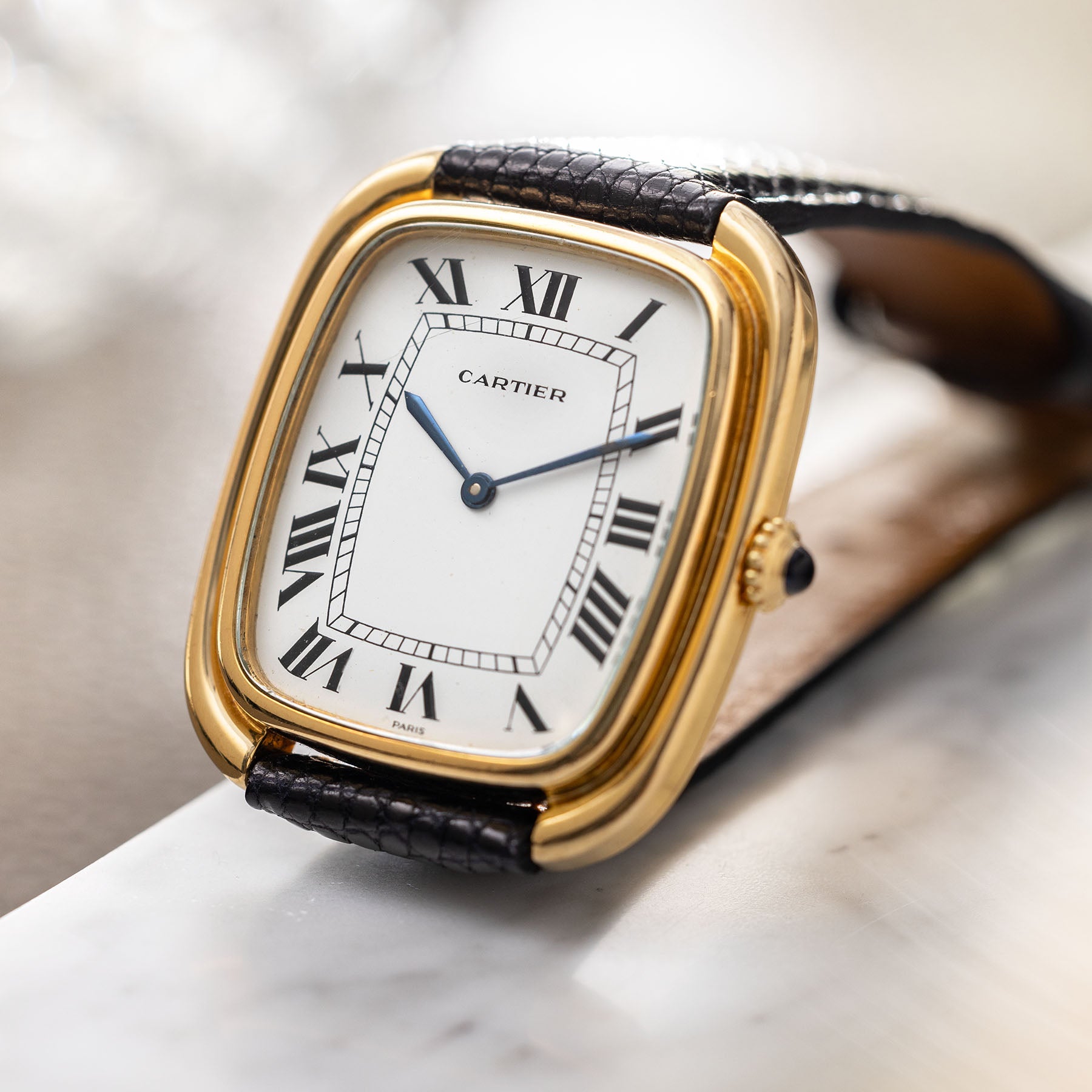 Cartier Gondole Jumbo verticale in 18 k yellow gold