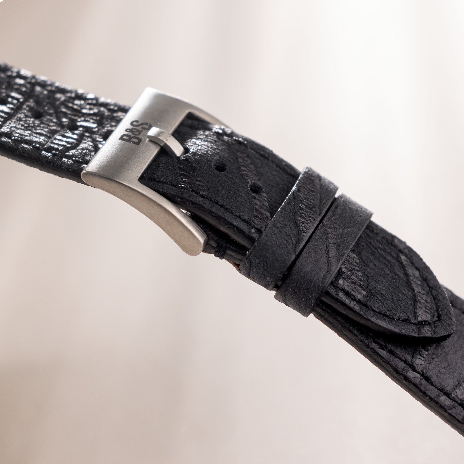 Finest_Black_Structured_Leather_Watch_Strap_For_Vintage_Watches