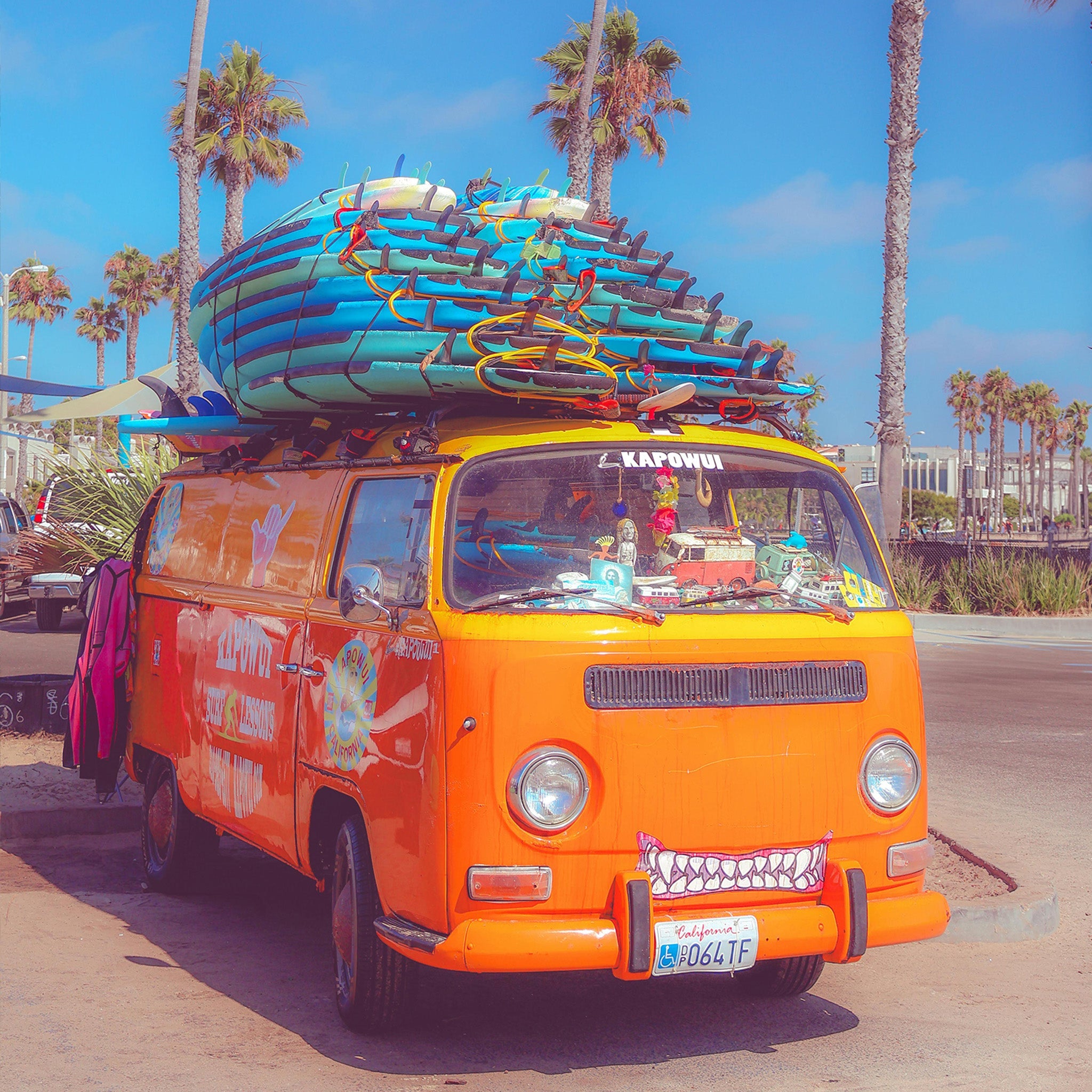 Venice_beach_vintage_volkswagen_bus_t1_Hippie_surf_boards