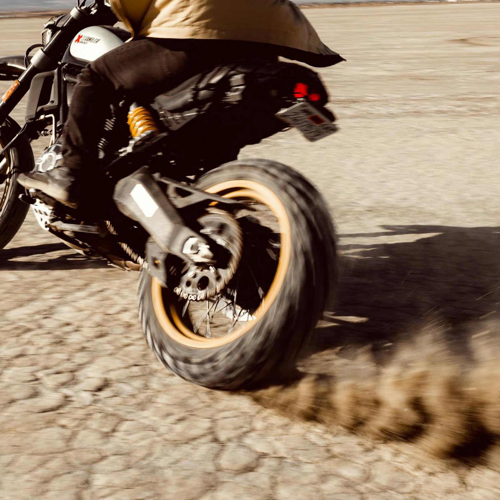 Joshua_tree_desert_Motorbike