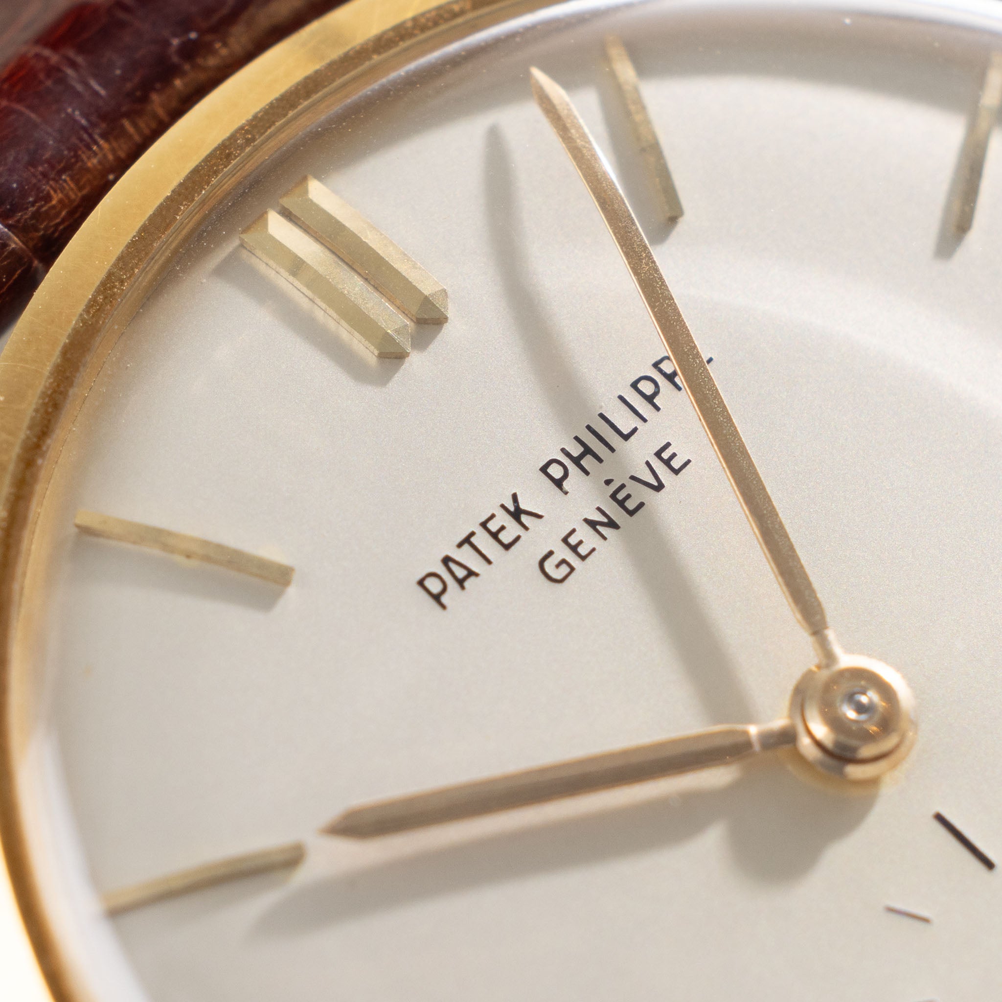 Patek Philippe Calatrava in 18 k yellow gold ref 2598 New old stock condition with box and original Paper