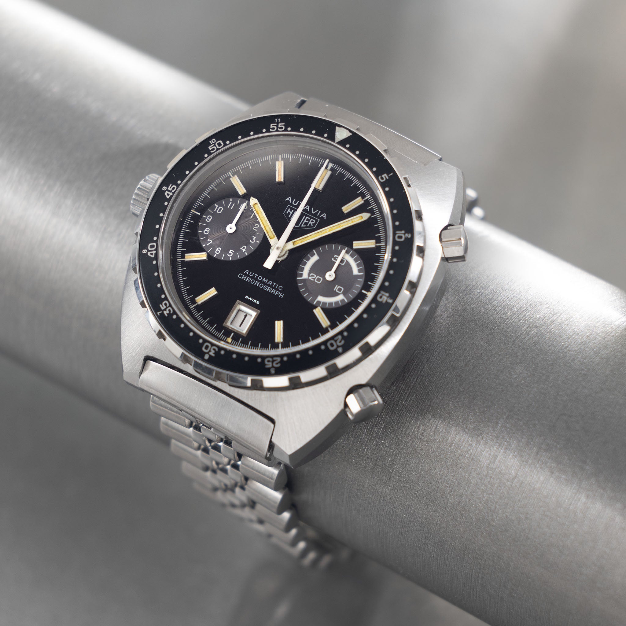 Heuer Autavia black dial  ref 11063 v - incoming