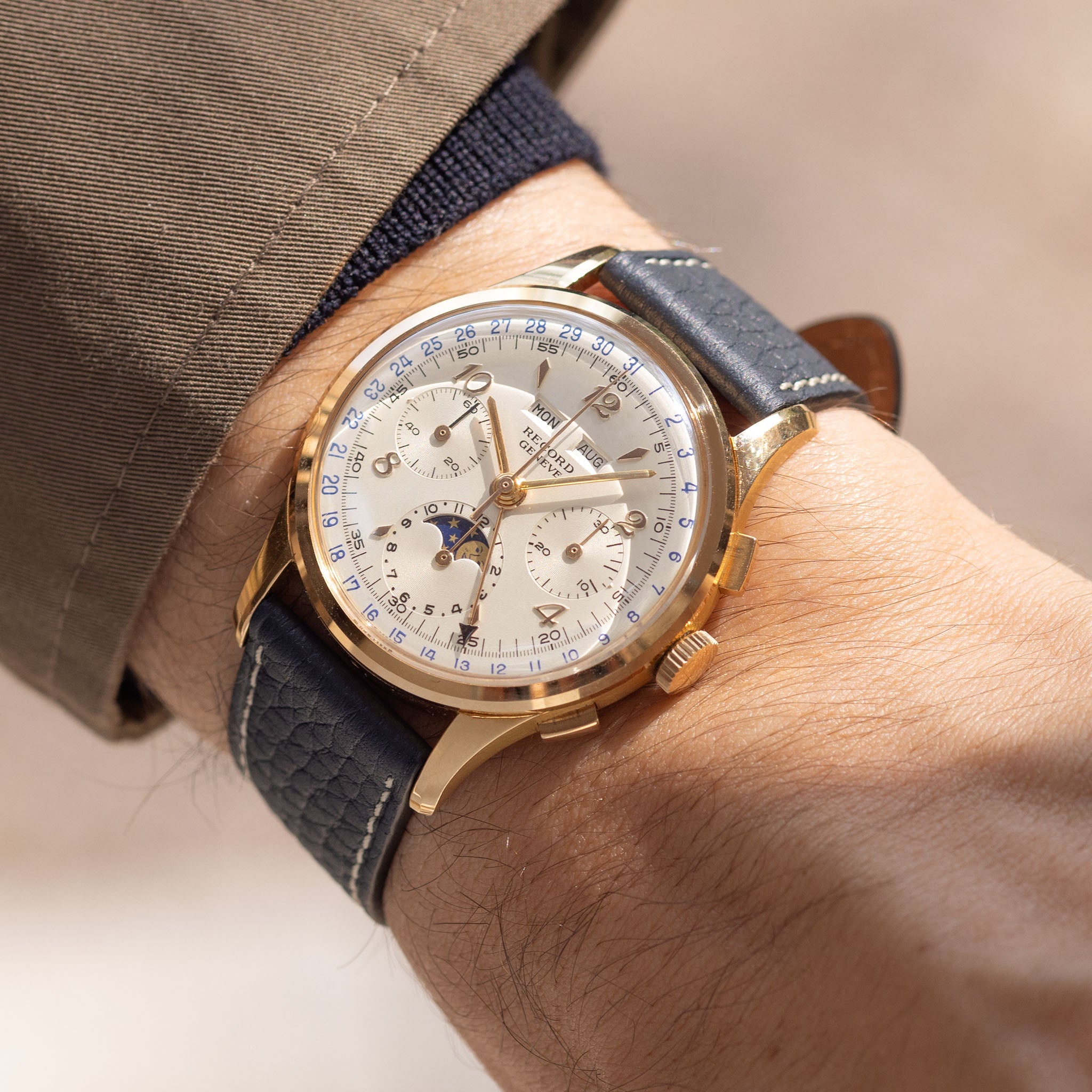 Record Geneve Triple Date Moonphase Chronograph Valjoux 88 in 18 k yellow gold