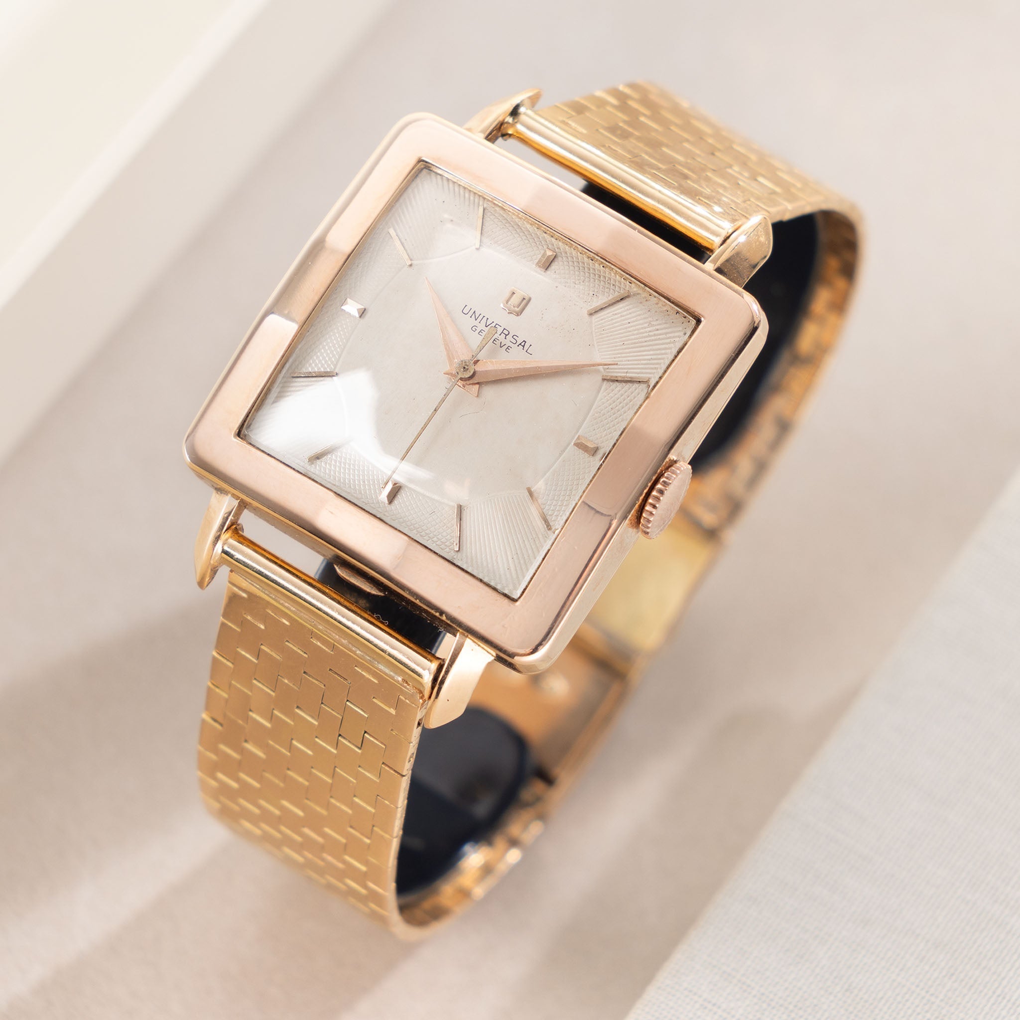 Universal Genève “Cioccolatone“ 18k Rose Gold Oversized Dress-watch with unique Guilloché Dial on Brick Style Bracelet ref. 10228 2