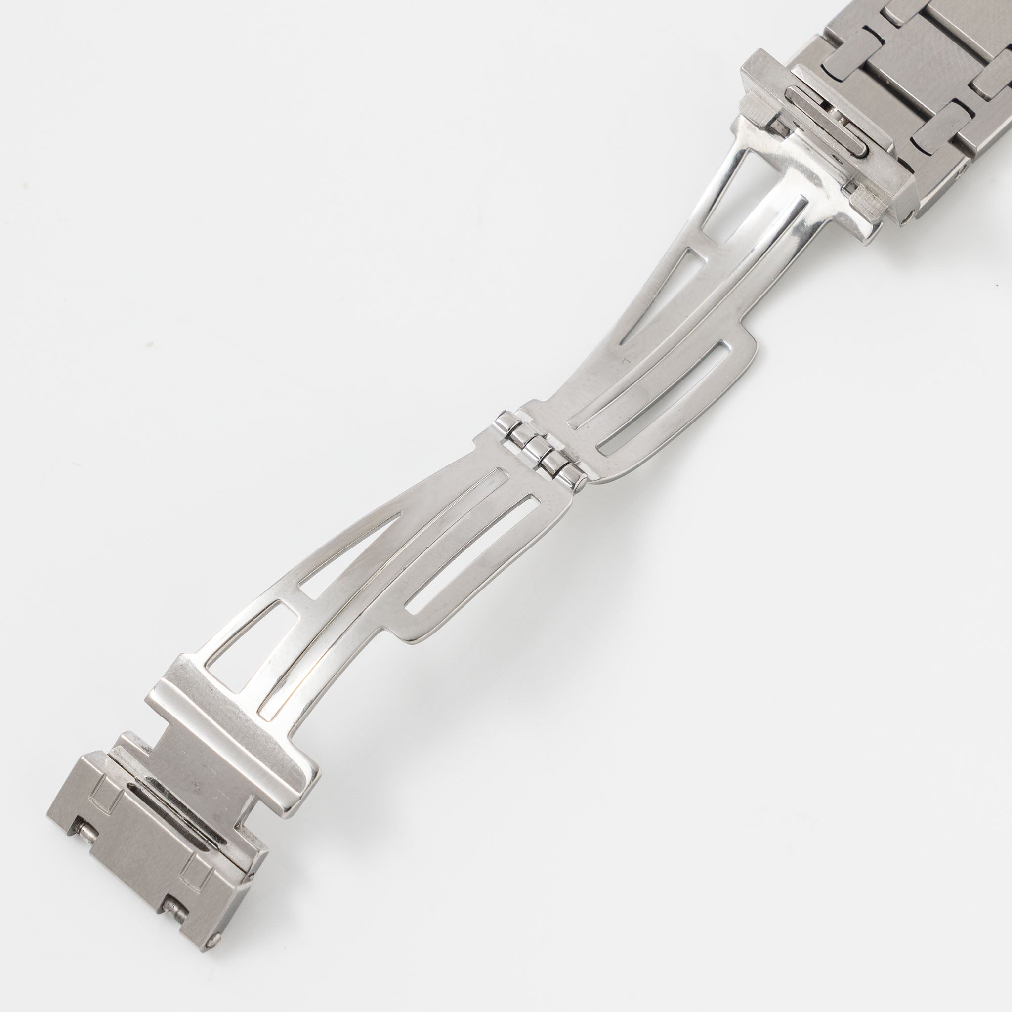 Audemars Piguet Royal-Oak Jumbo Ultra-thin 14802ST Jubilee with Extract of the Archives