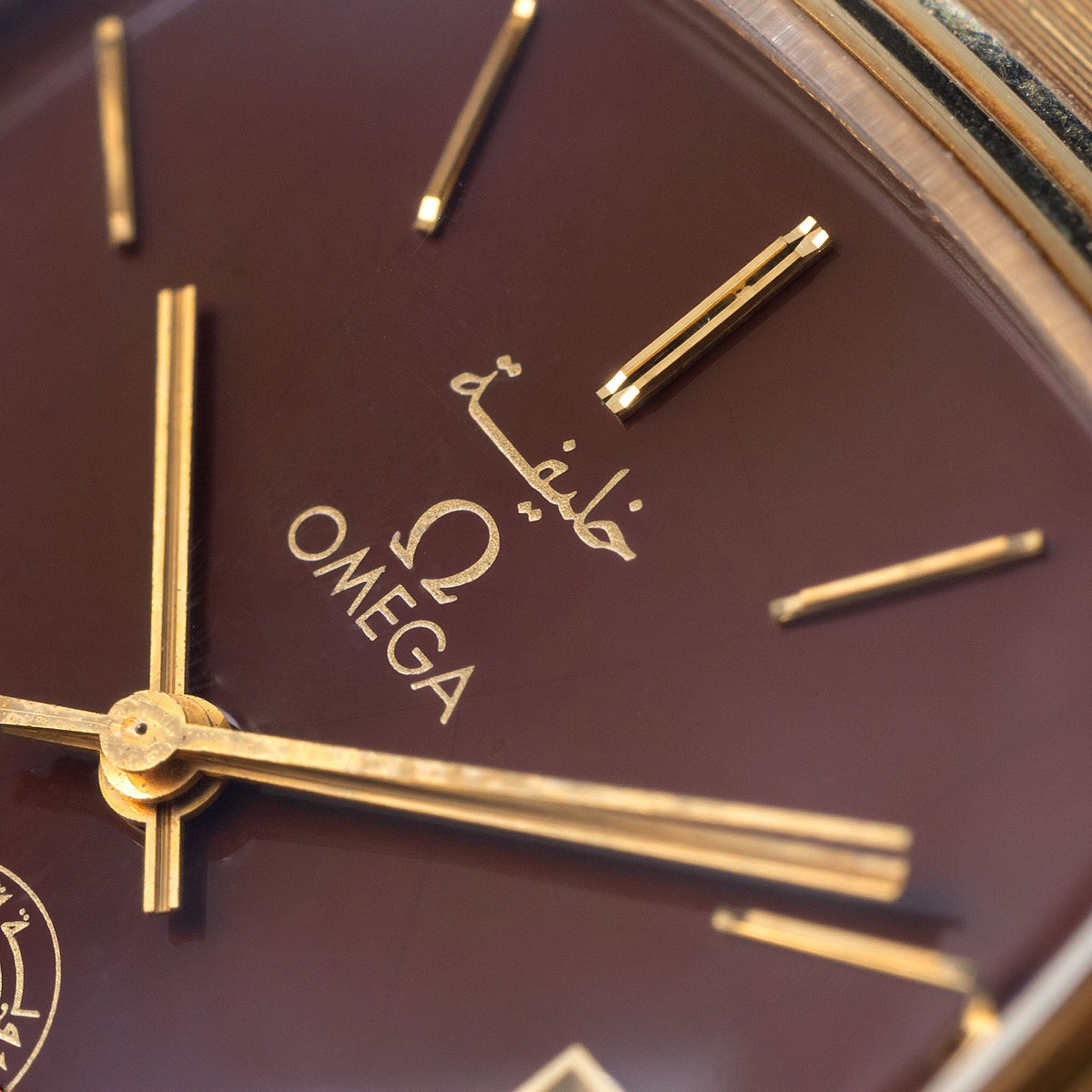 
Omega "State of Qatar" Squared Dresswatch Oxblood Stella-esque Dial from Original Owner Family in 18k yellow Gold with integrated Woven Bracelet 
