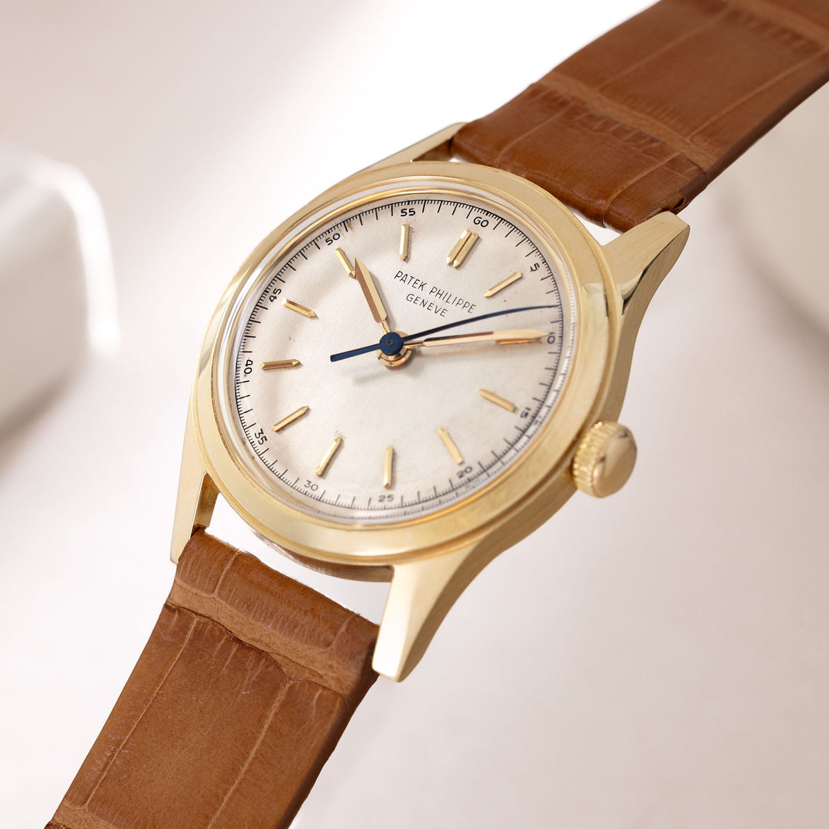 Patek Philippe Calatrava 2483J Screw Down Case in 18k yellow gold Silver dial Center Seconds