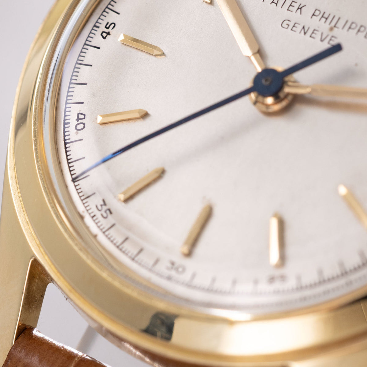 Patek Philippe Calatrava 2483J Screw Down Case in 18k yellow gold Silver dial Center Seconds