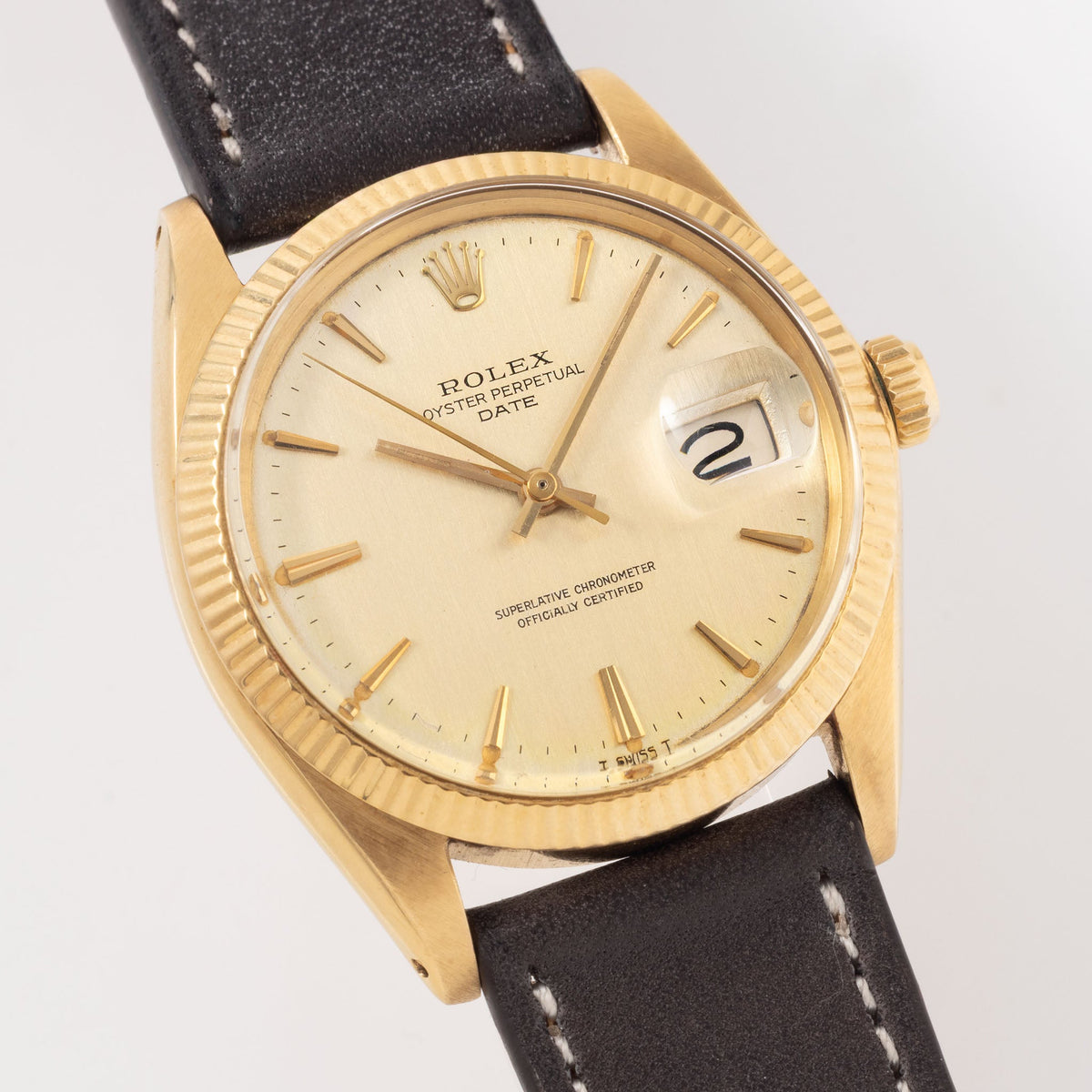 Rolex Oyster Perpetual Date 1503 in 18k Yellow Gold Vertical Brushed Champagne Dial