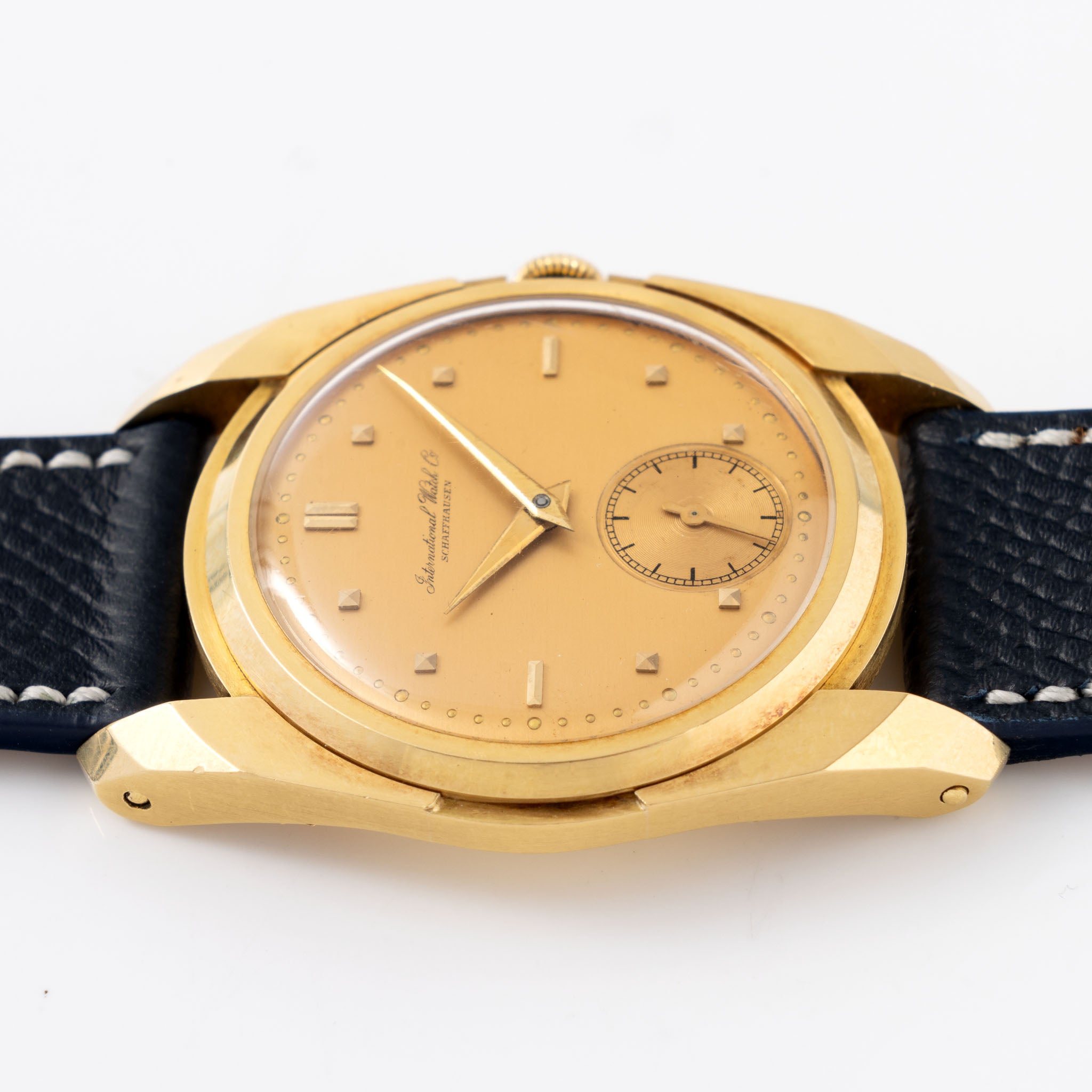 IWC Dresswatch in 18 k yellow gold "UFO " case with box and original guarantee paper 