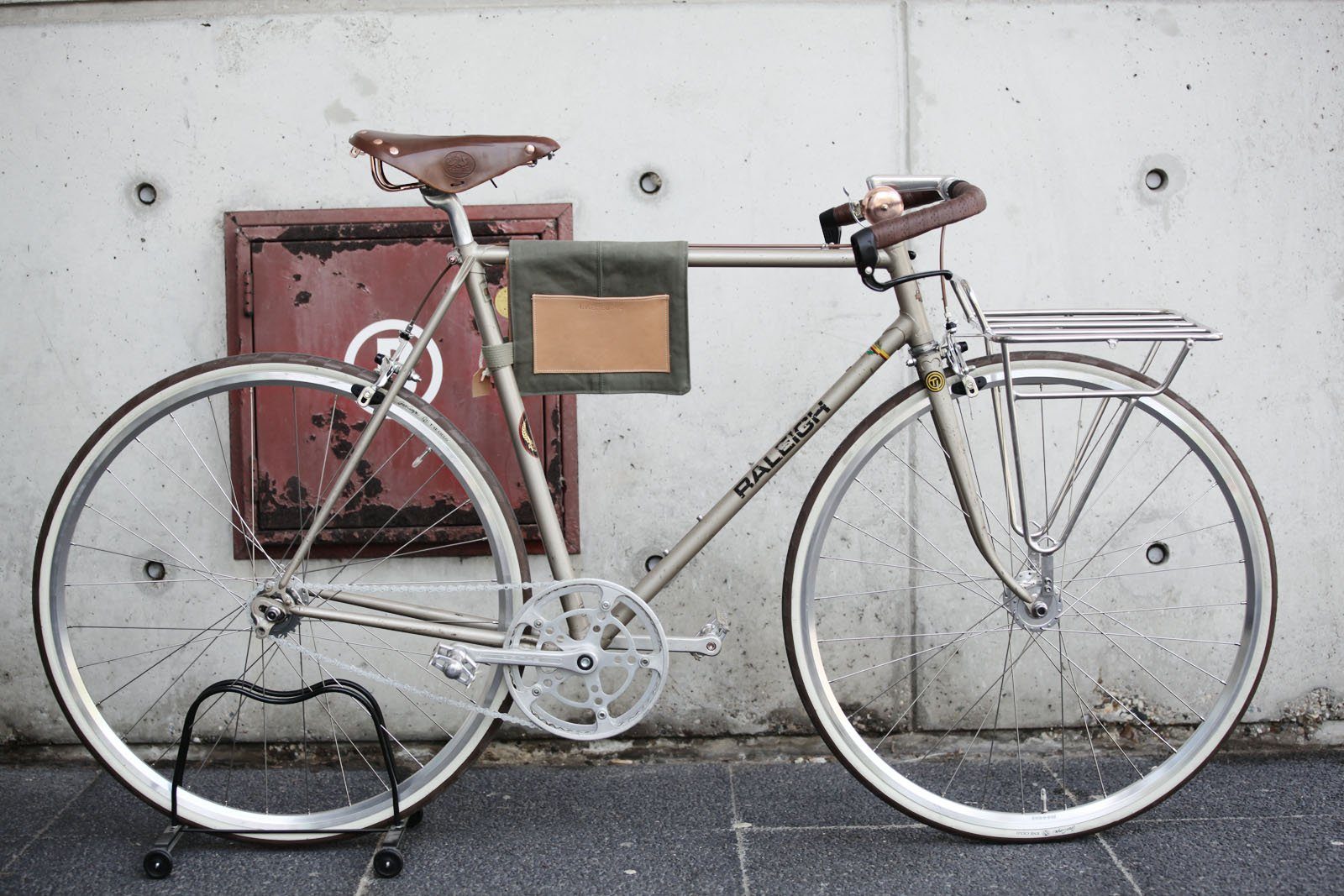 CURATED ‘URBAN RIDER’ ROLEX 1680 SUBMARINER AND BIKE