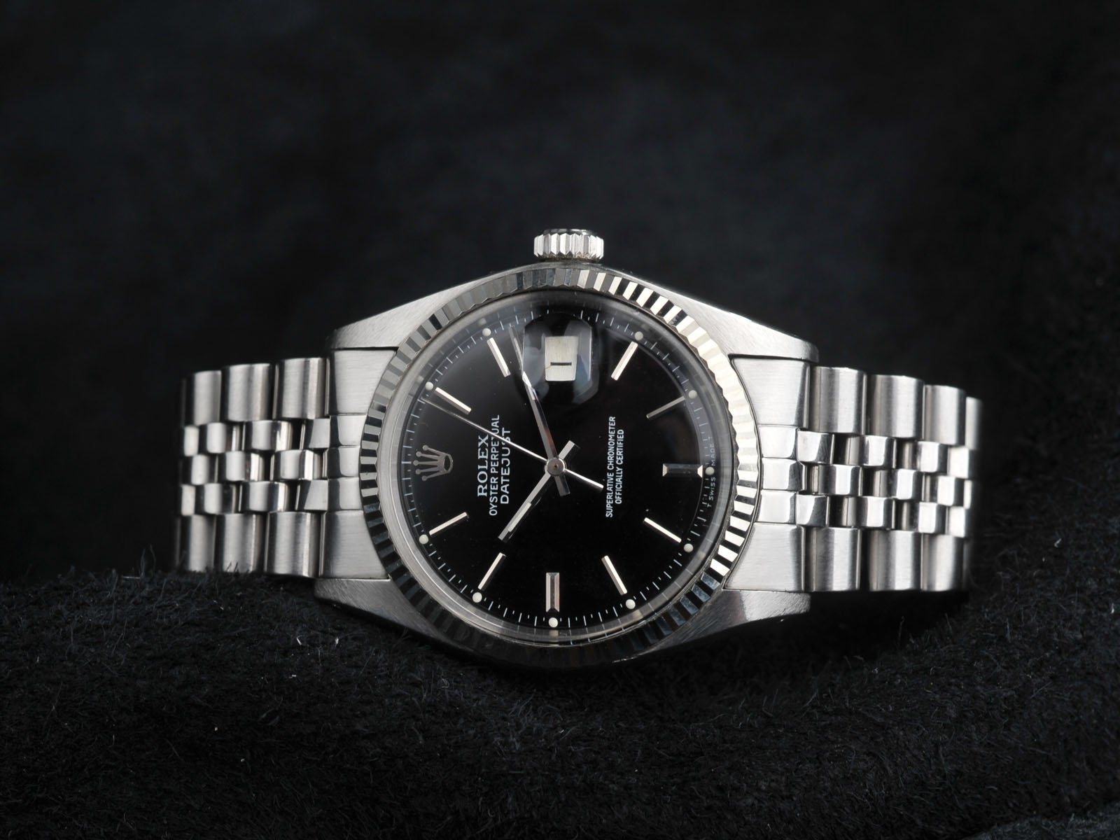 GLOSS BLACK DIAL ROLEX DATEJUST 1601